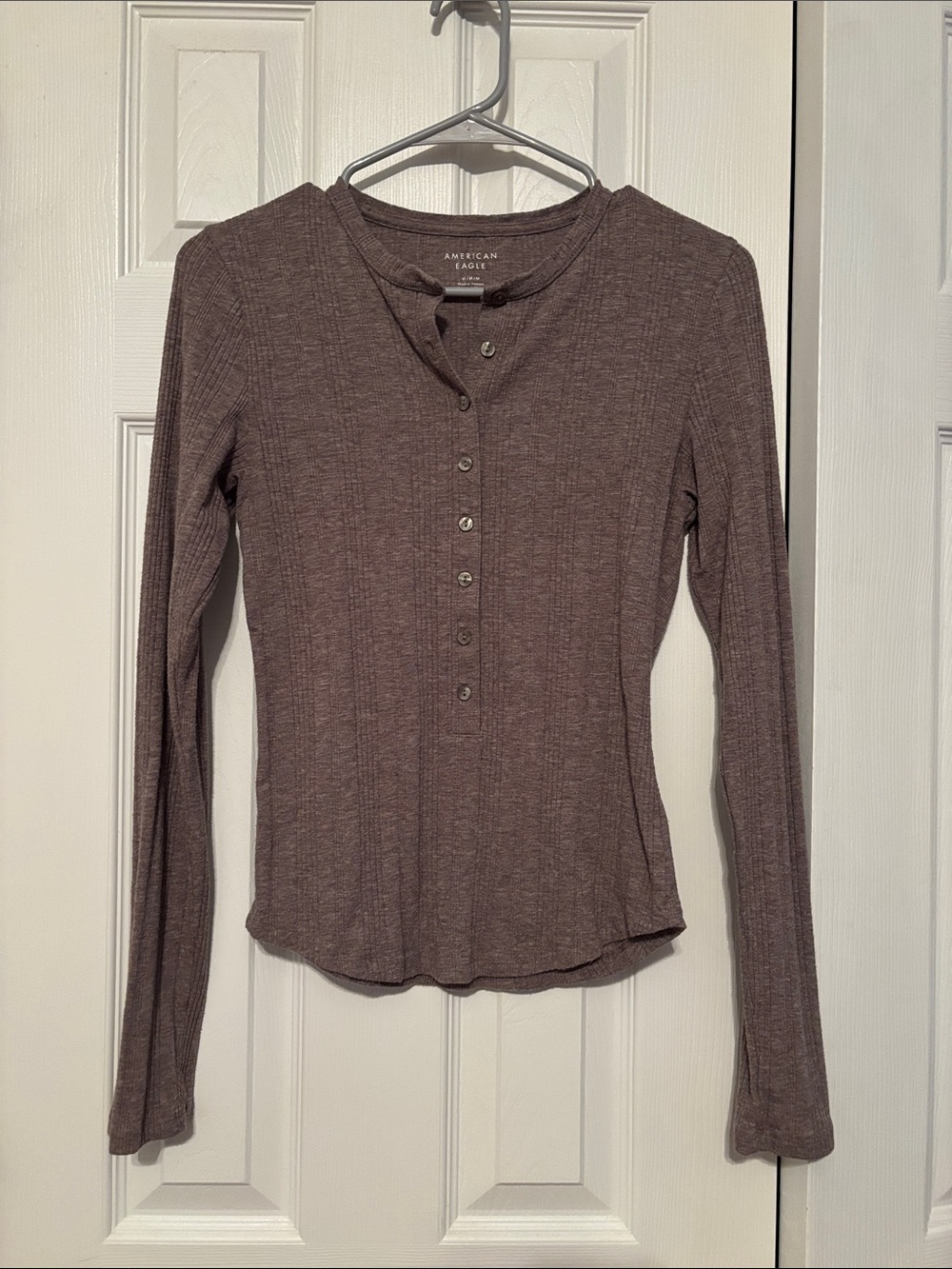 American Eagle Outfitters Long-Sleeve Ribbed Henley Top in Mocha Brown